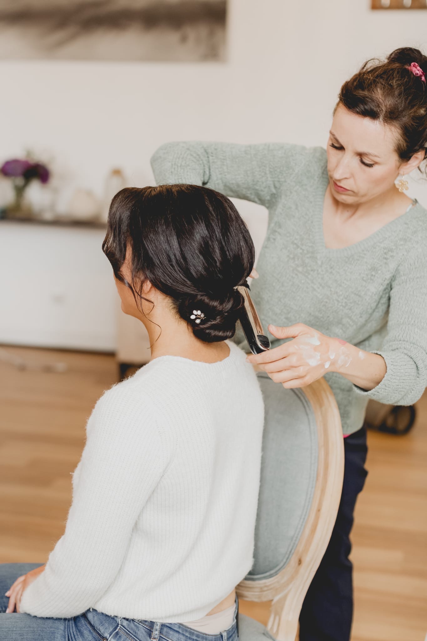 Essai coiffure à domicile près de Lannion : réalisation d'un chignon bas
